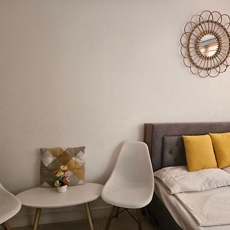 The Residences At Commonwealth By Century Properties Кесон-Сити Экстерьер фото